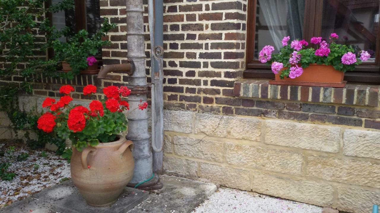 La Chambre D'Amis La Costignieres Montgueux Экстерьер фото